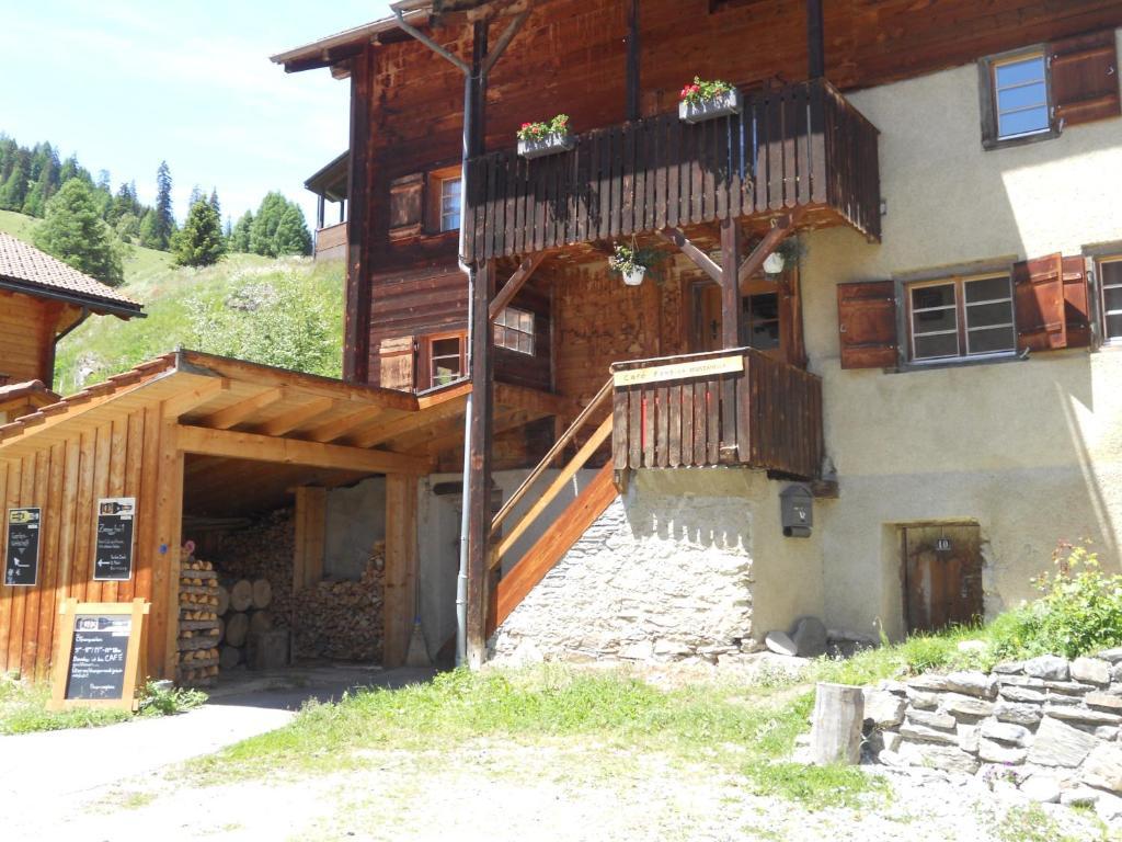 Cafe Pension Muntanella Casti-Wergenstein Exterior foto